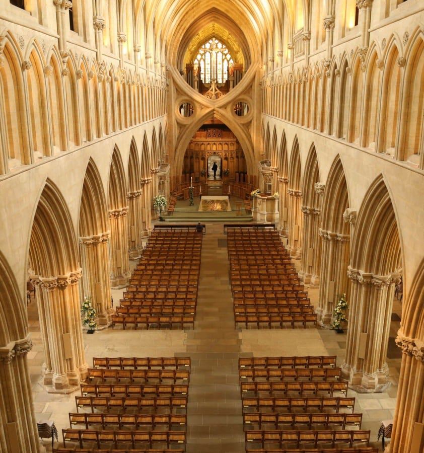 wells tour cathedral